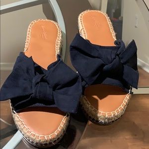 Universal Threads Blue Bow Sandals